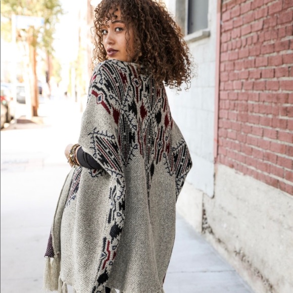 NEW‼️5⭐️ OATMEAL RUANA - Poncho - Picture 5 of 6